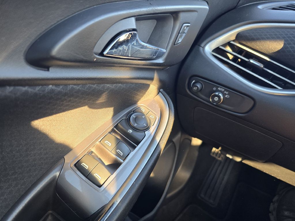 2017 Chevrolet Malibu Image 15
