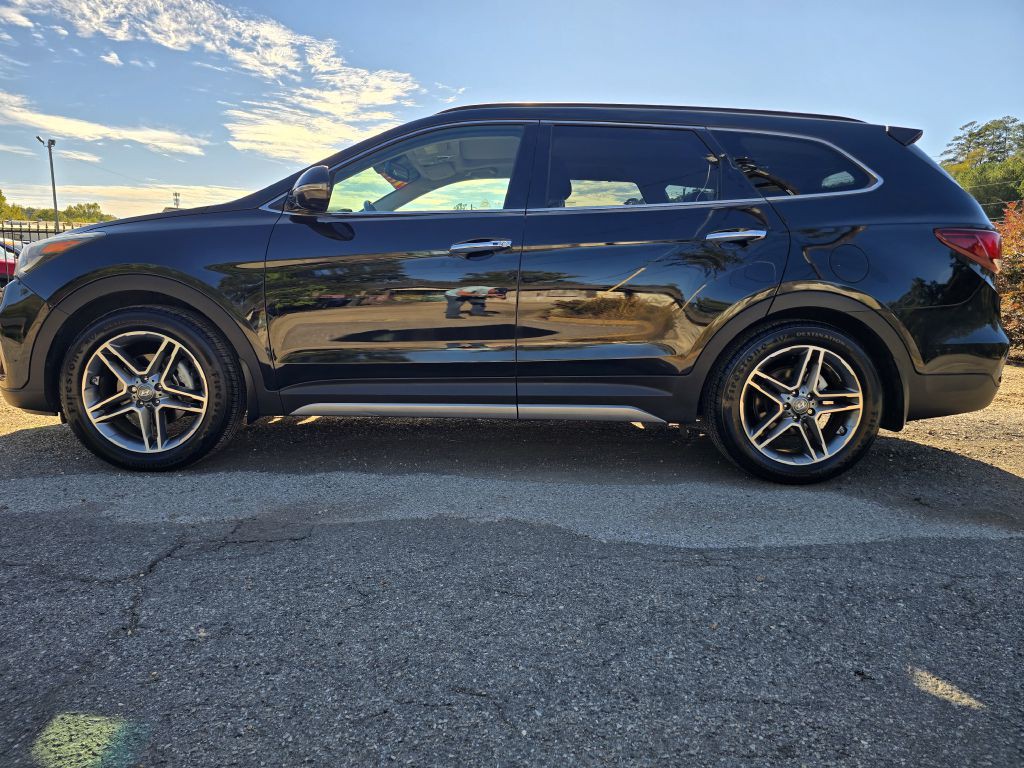 2017 Hyundai Santa Fe Image 2