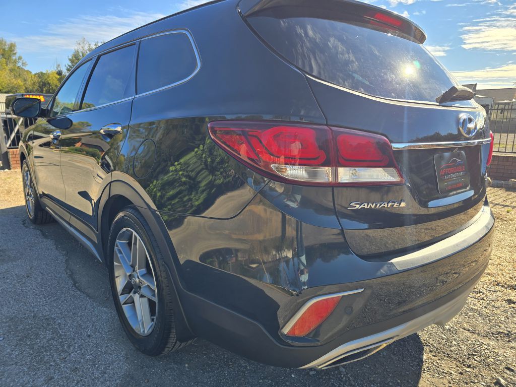 2017 Hyundai Santa Fe Image 3