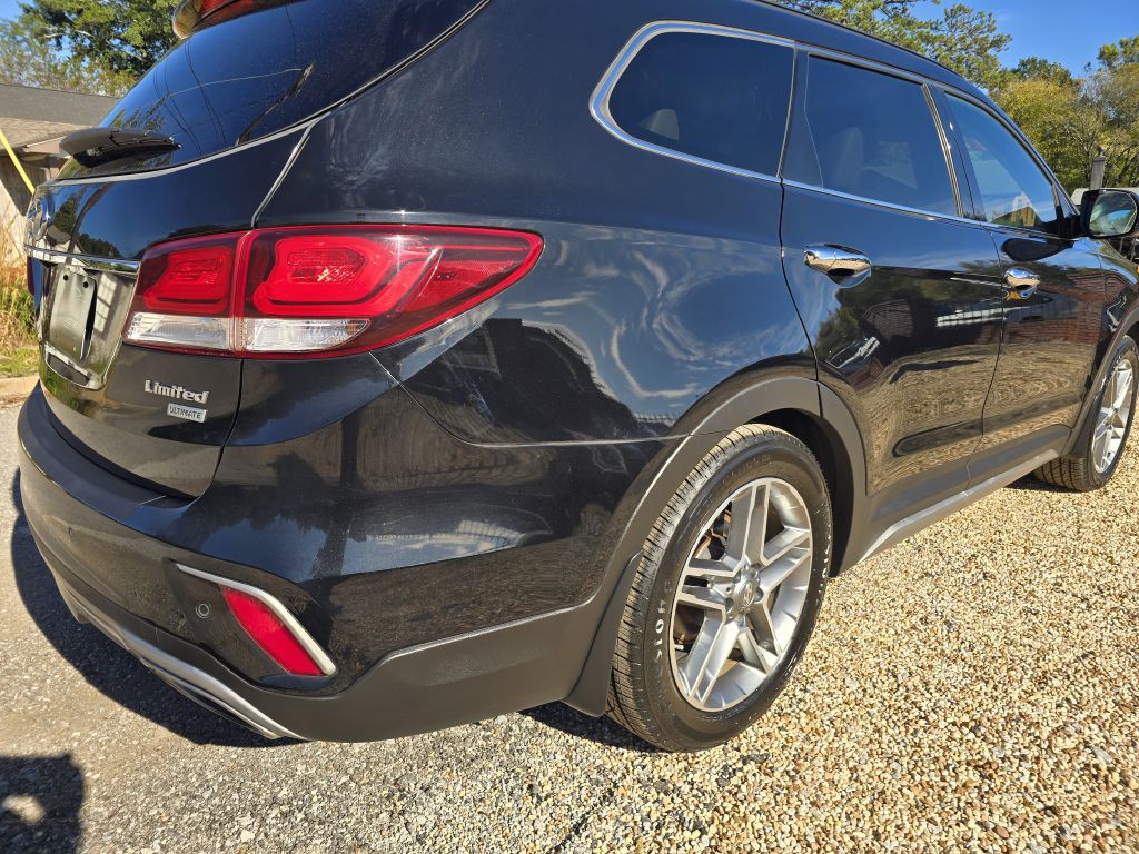 2017 Hyundai Santa Fe Image 4