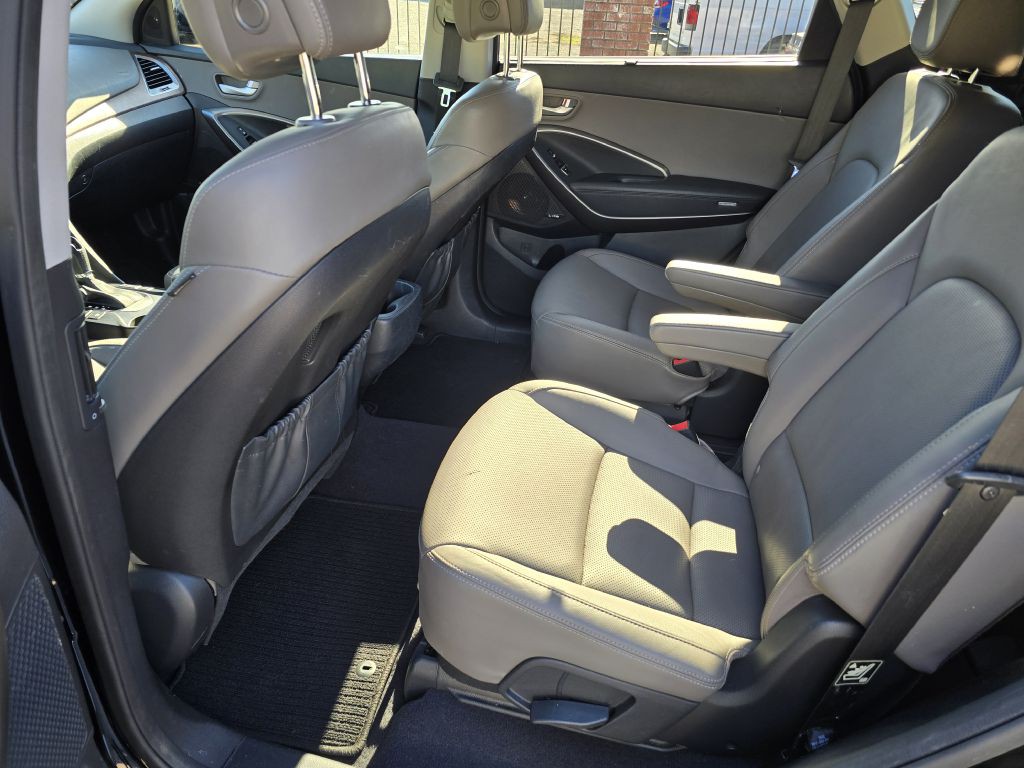 2017 Hyundai Santa Fe Image 8