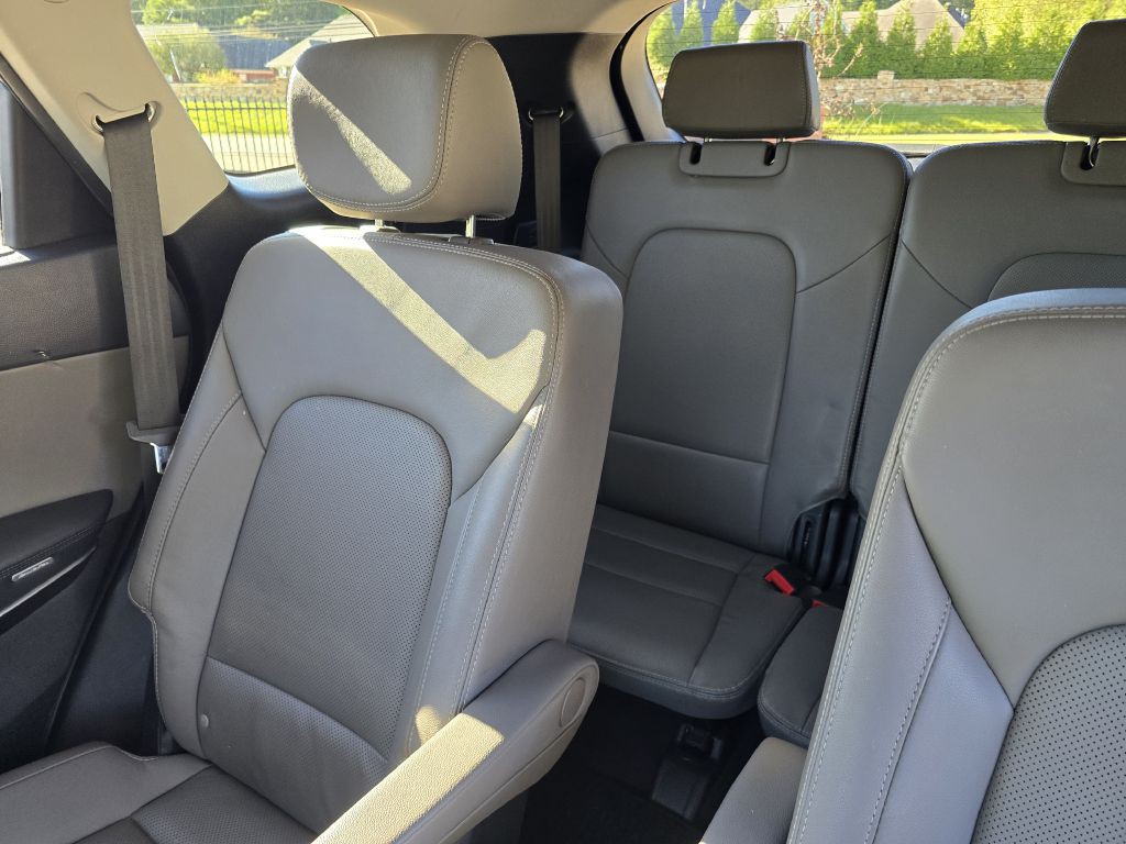 2017 Hyundai Santa Fe Image 9