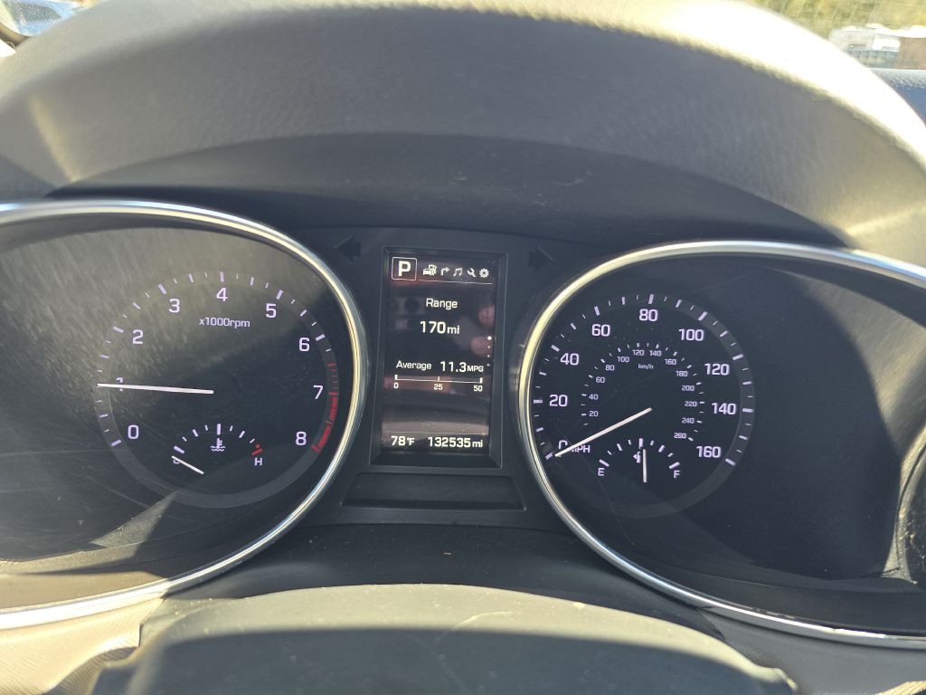2017 Hyundai Santa Fe Image 10