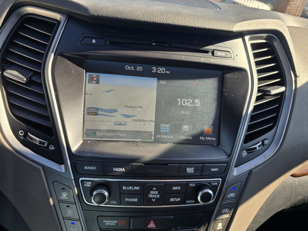 2017 Hyundai Santa Fe Image 11