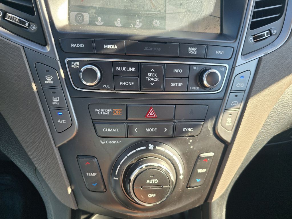 2017 Hyundai Santa Fe Image 13
