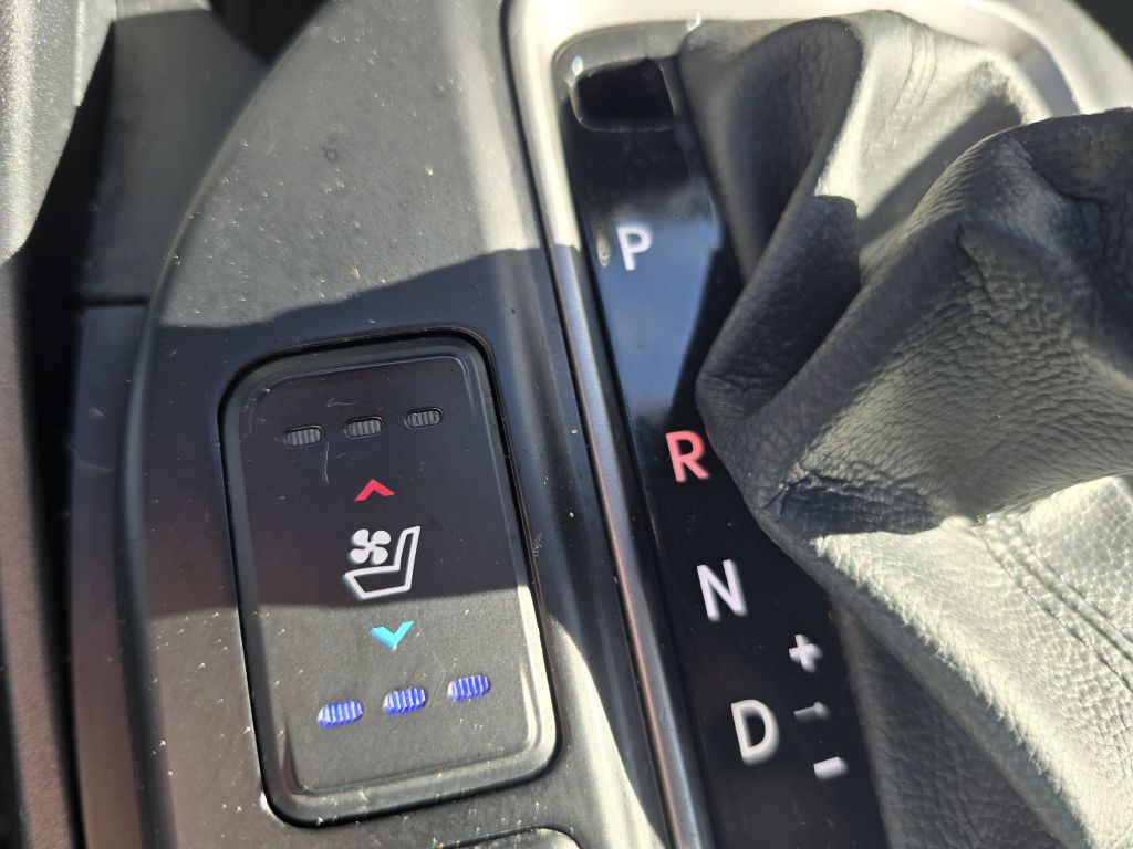 2017 Hyundai Santa Fe Image 15