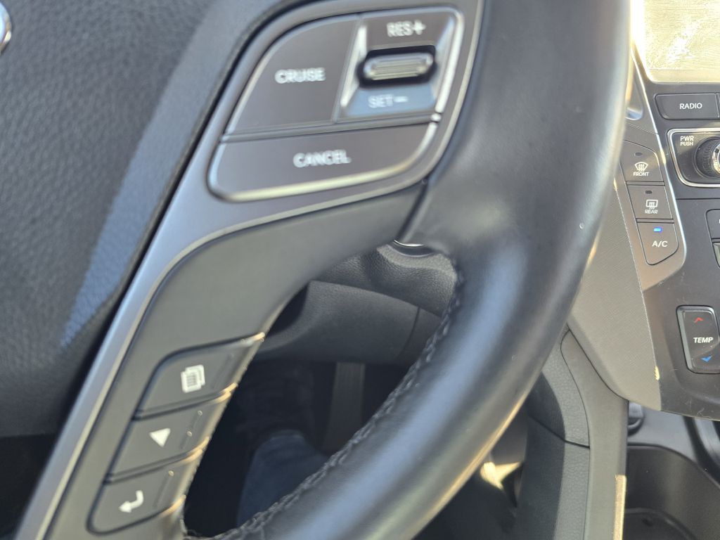 2017 Hyundai Santa Fe Image 17