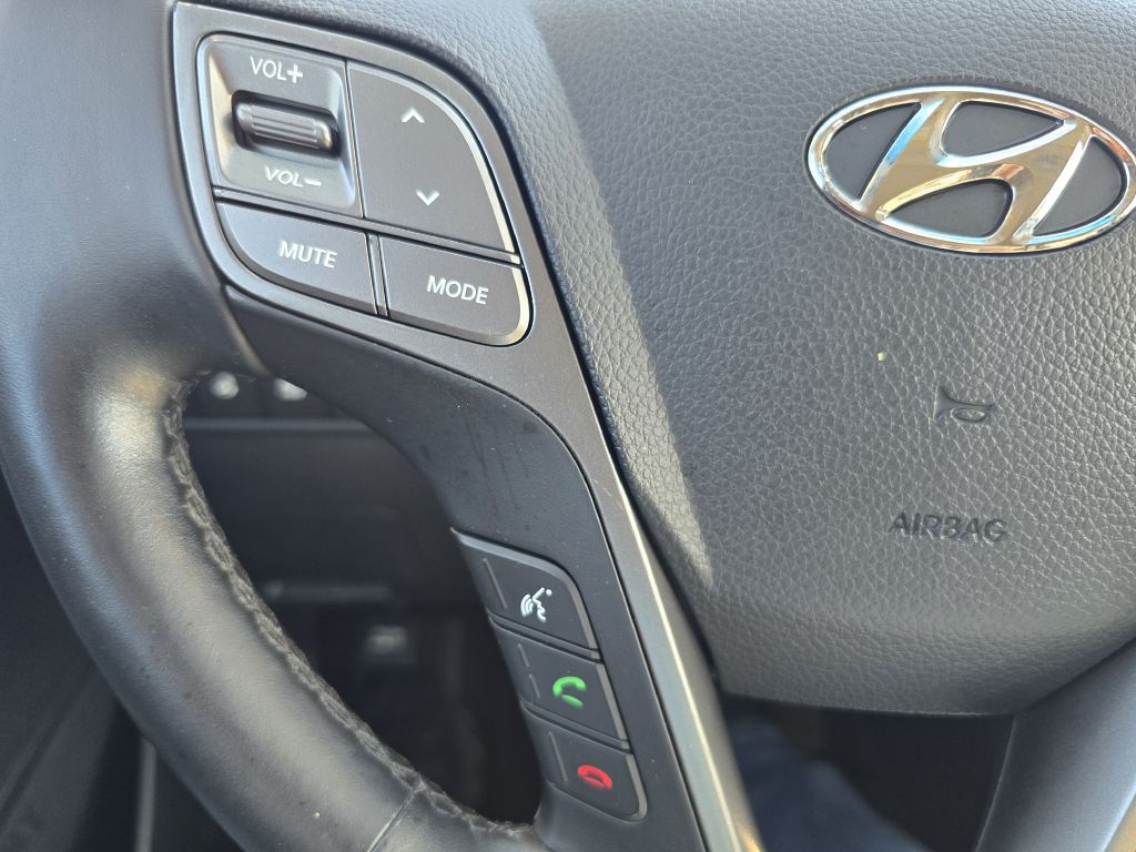 2017 Hyundai Santa Fe Image 18