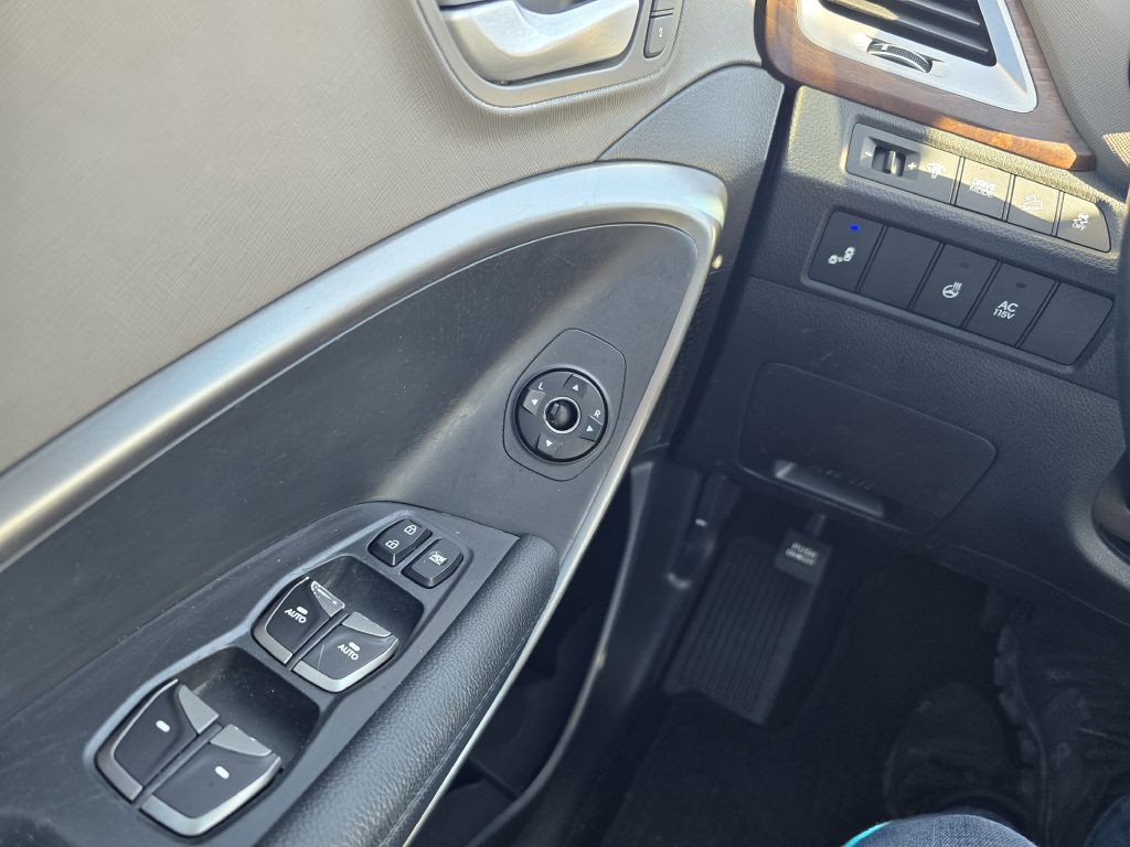 2017 Hyundai Santa Fe Image 19