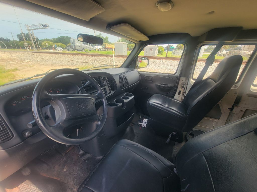 2003 Dodge Ram Van Image 3