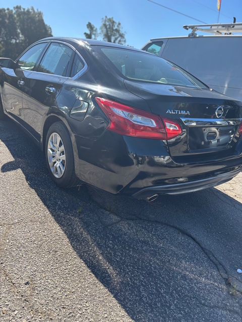 2016 Nissan Altima Image 10