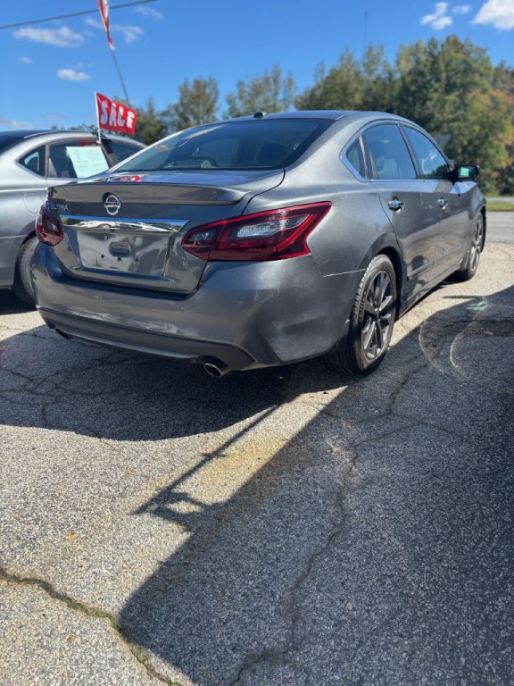 2018 Nissan Altima Image 10