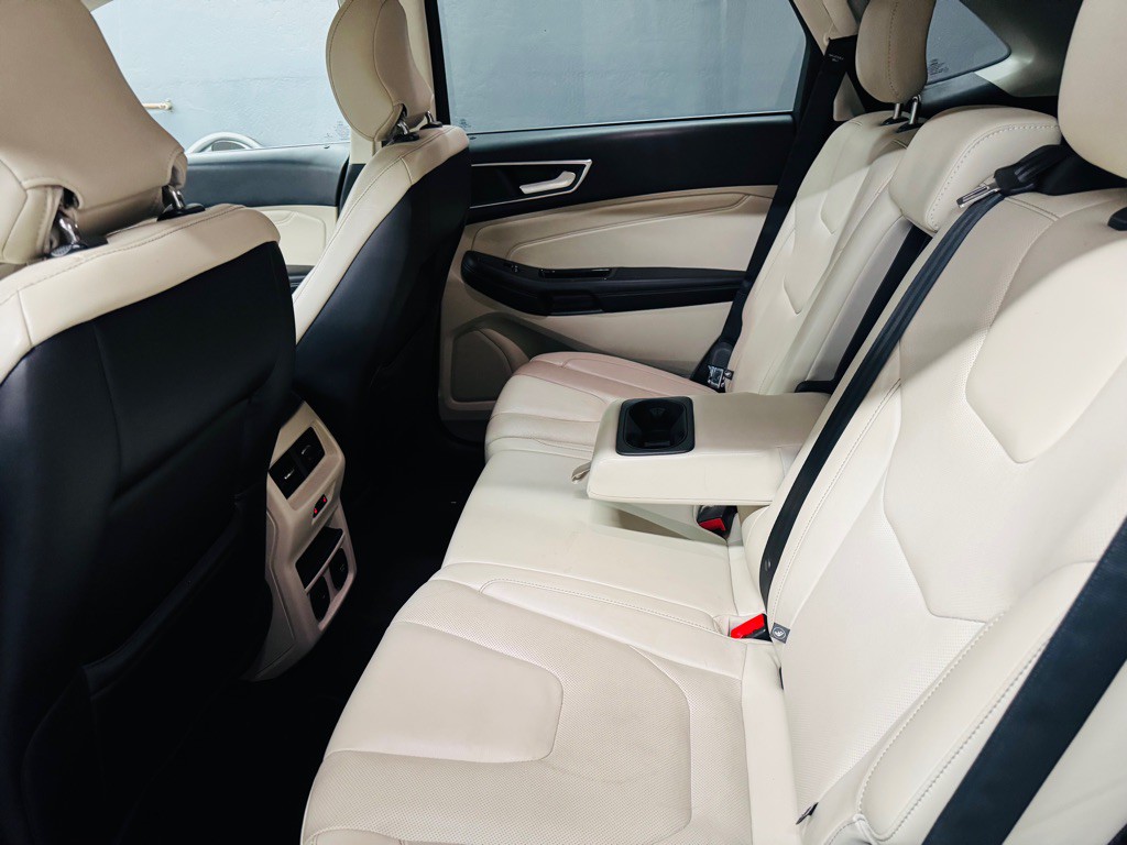 2017 Ford Edge Image 8
