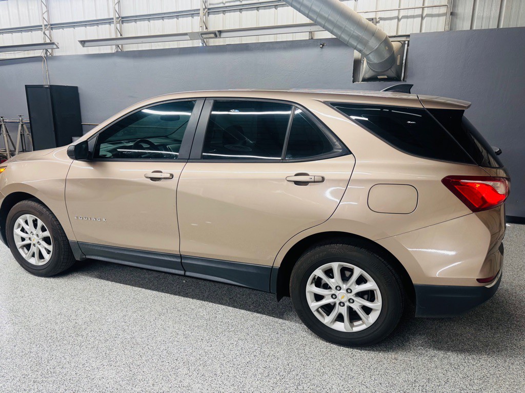 2018 Chevrolet Equinox Image 2