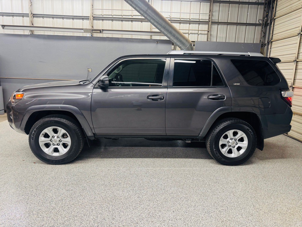 2016 Toyota 4Runner Image 2