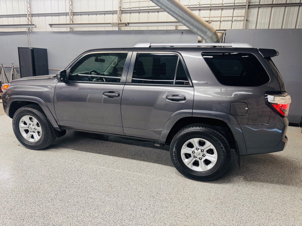 2016 Toyota 4Runner Image 3
