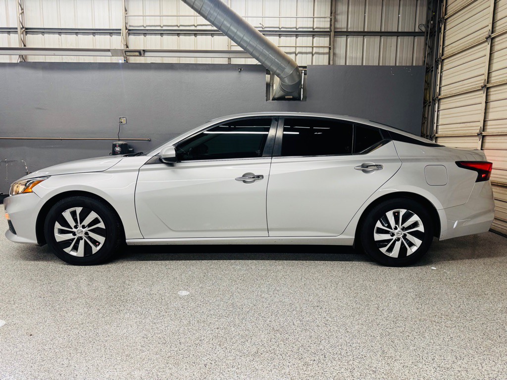 2020 Nissan Altima Image 2