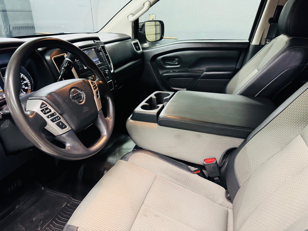 2019 Nissan Titan Image 9