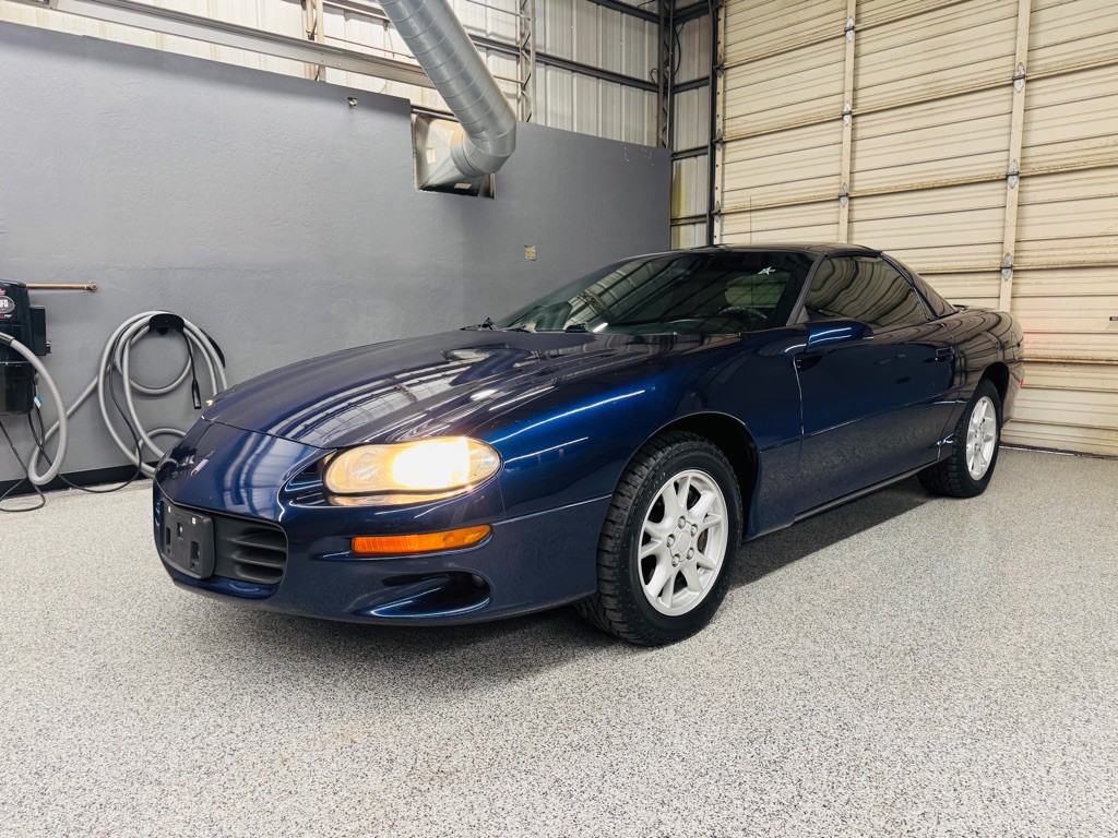 2002 Chevrolet Camaro Image 1