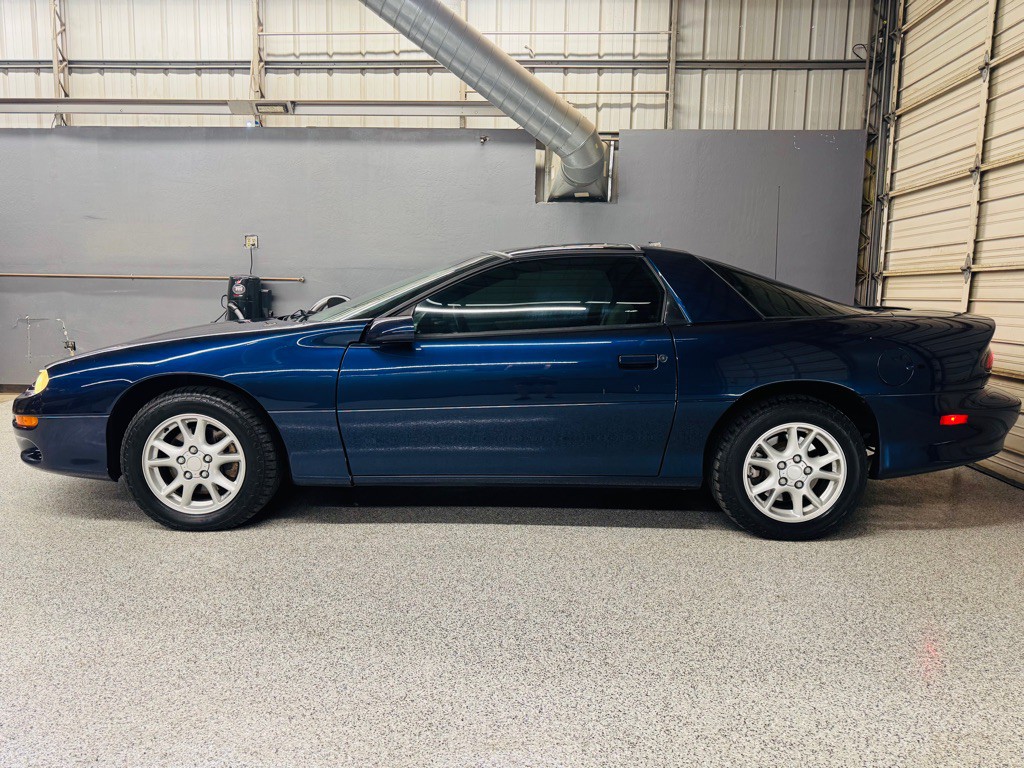 2002 Chevrolet Camaro Image 2