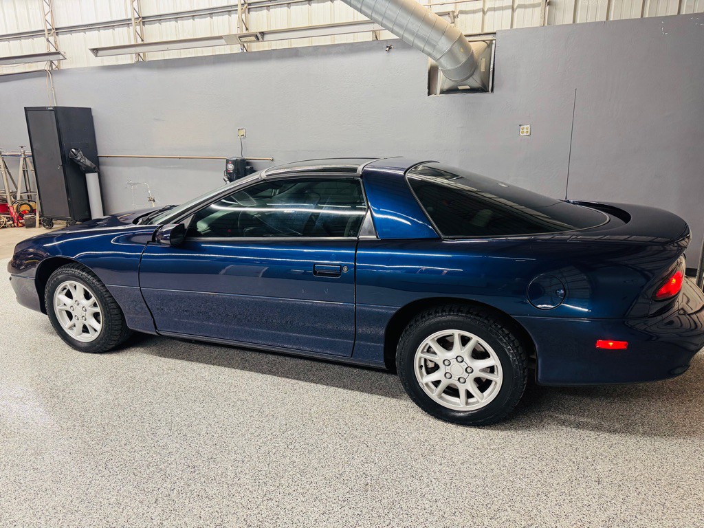 2002 Chevrolet Camaro Image 3