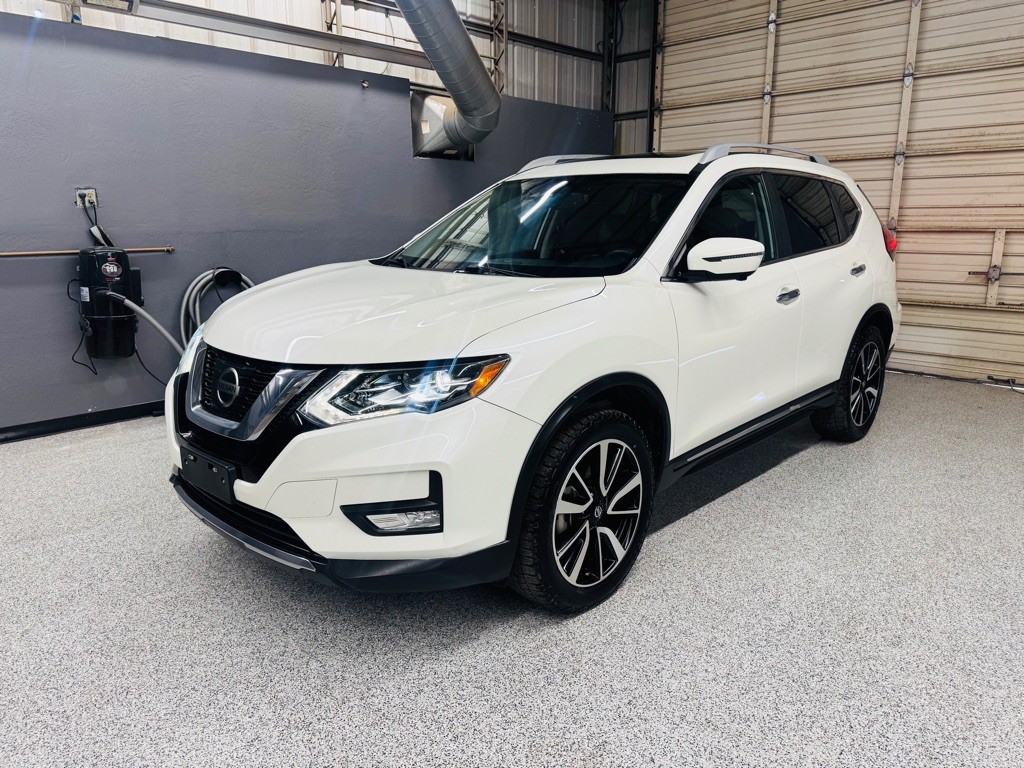 2017 Nissan Rogue Image 1