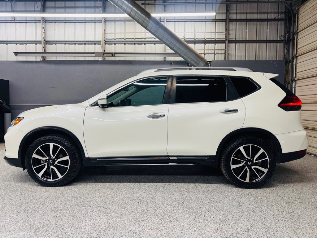 2017 Nissan Rogue Image 2