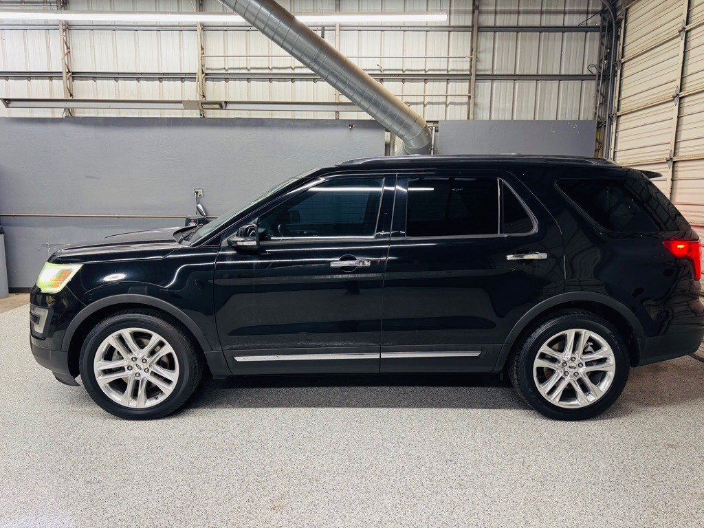 2017 Ford Explorer Image 2