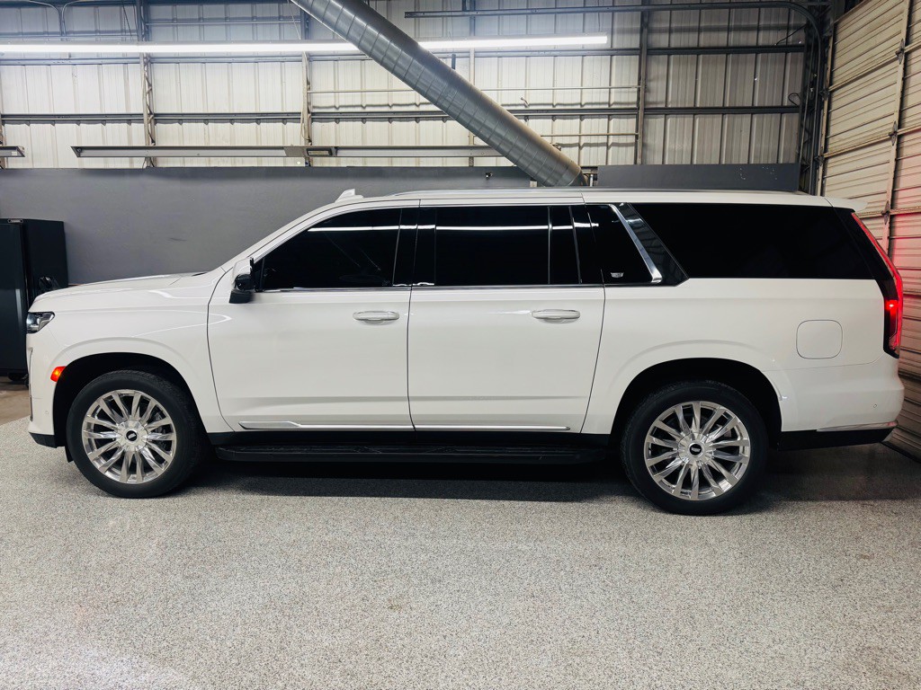 2021 Cadillac Escalade Image 2
