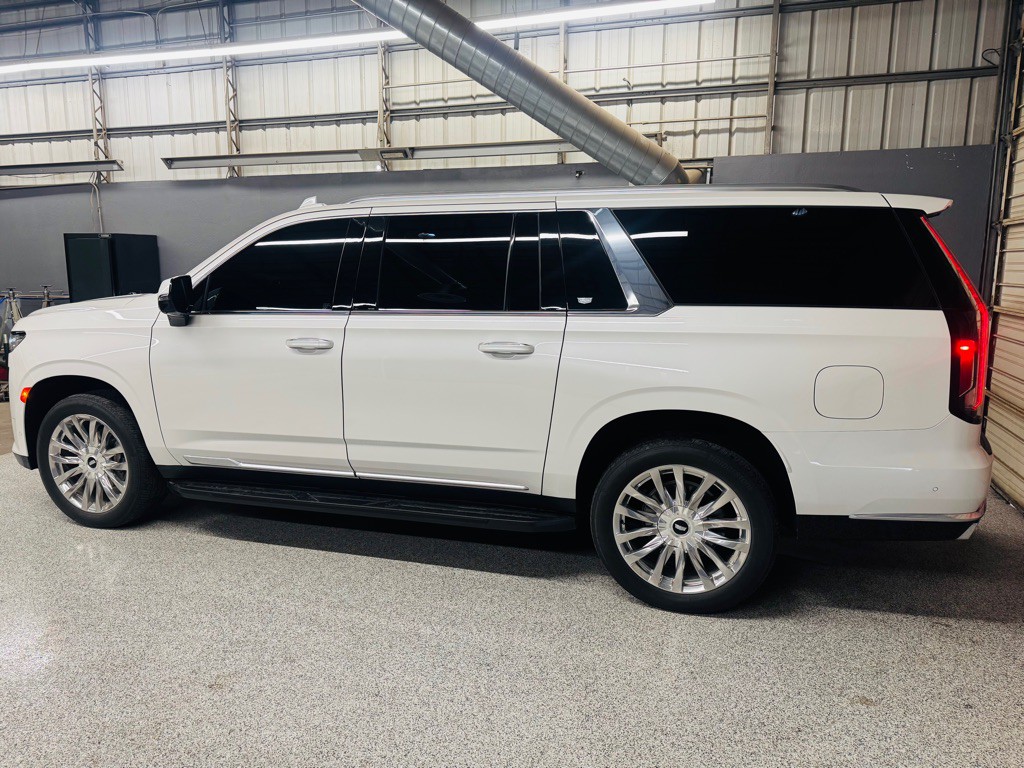 2021 Cadillac Escalade Image 3