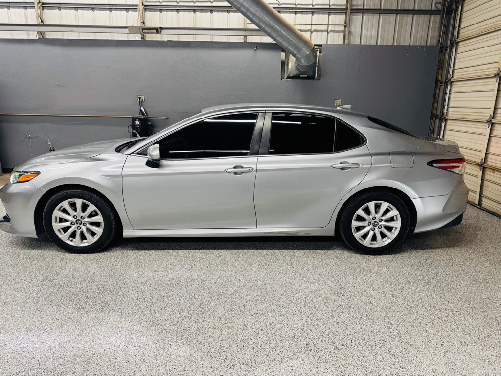 2019 Toyota Camry Image 2