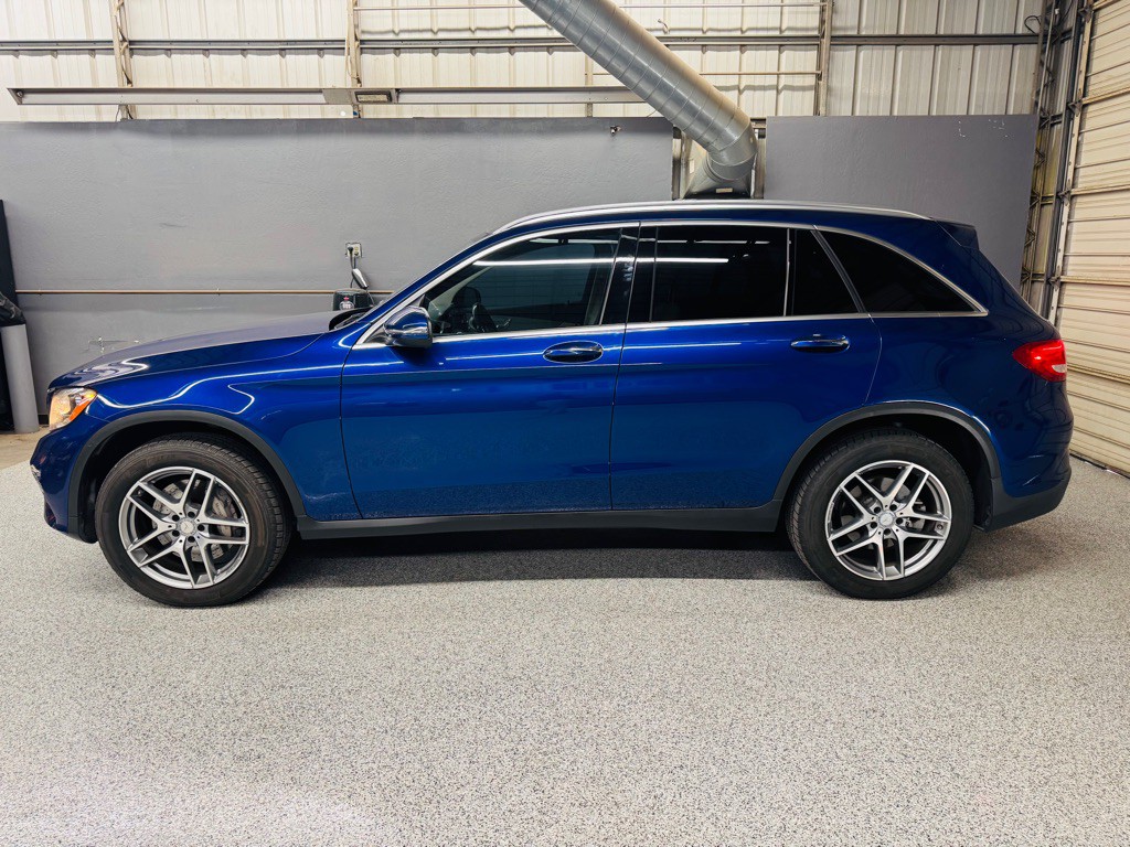 2017 Mercedes-Benz GLC-Class Image 2