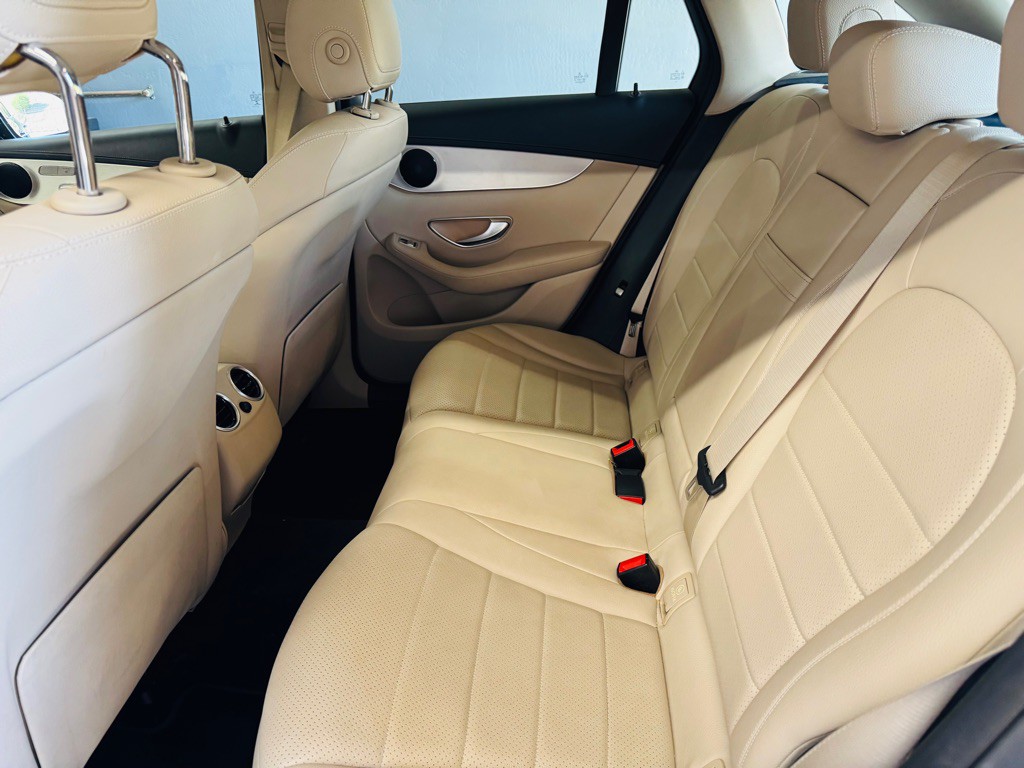 2017 Mercedes-Benz GLC-Class Image 8