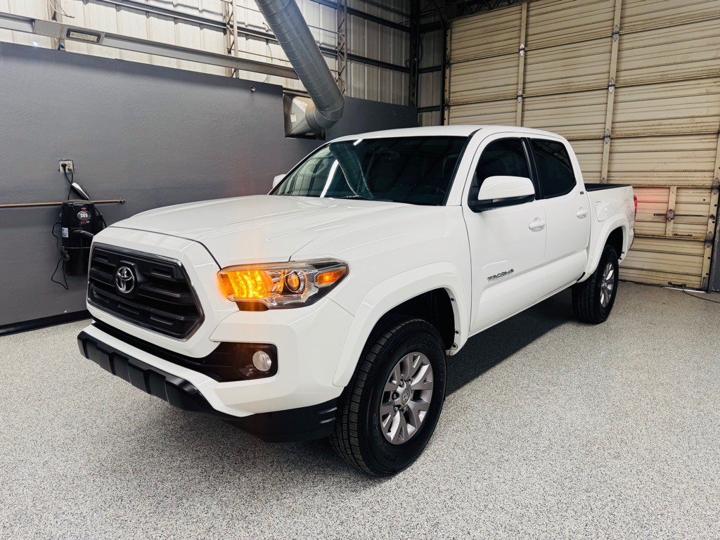 2016 Toyota Tacoma Image 1