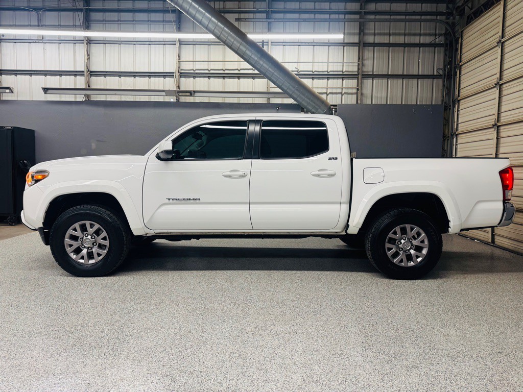 2016 Toyota Tacoma Image 2