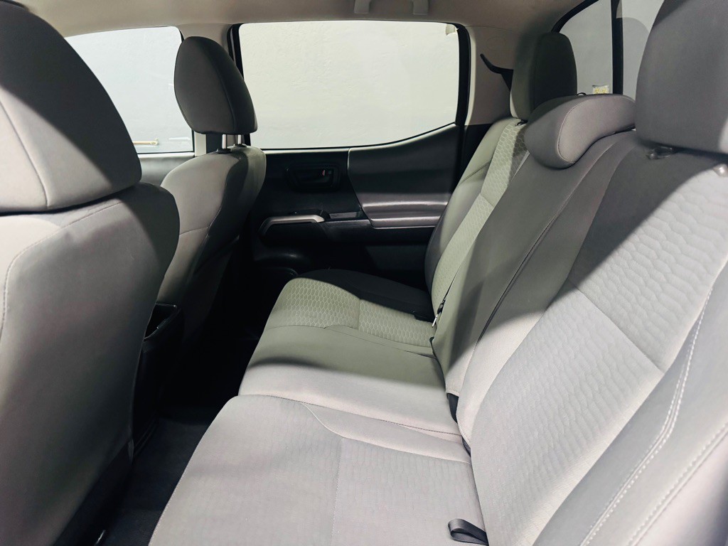 2016 Toyota Tacoma Image 8