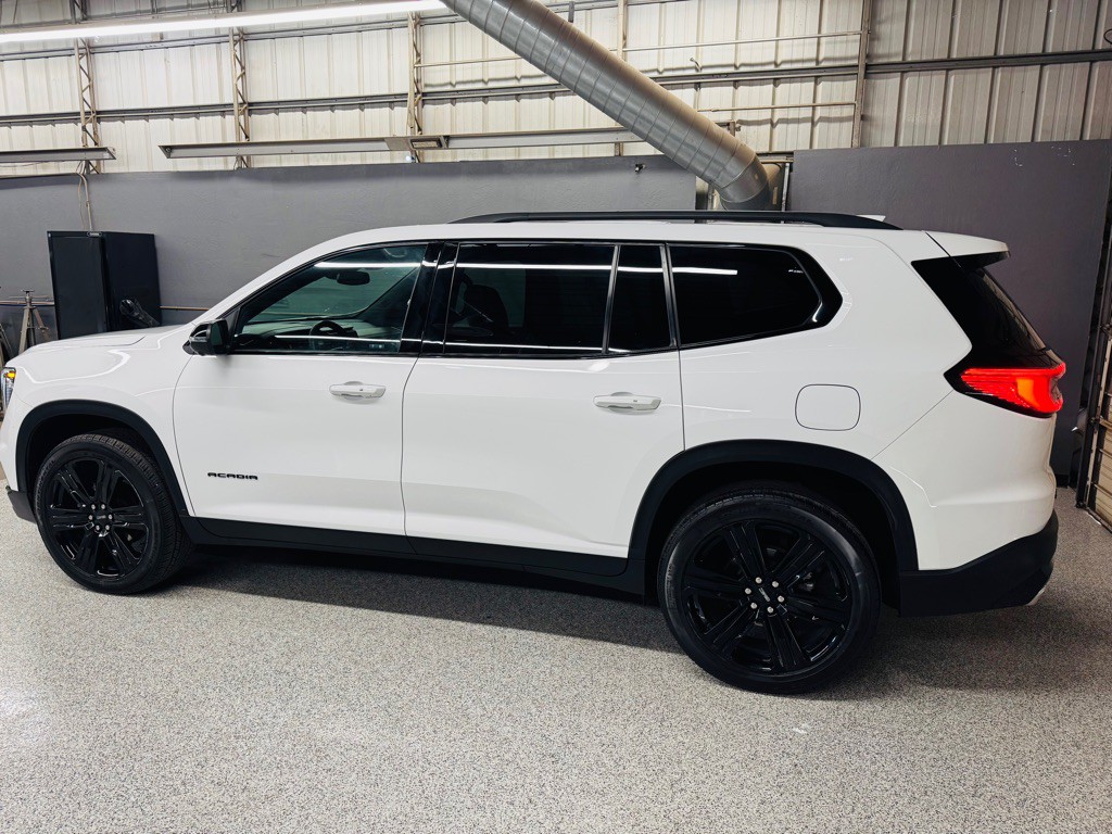 2024 GMC Acadia Image 3