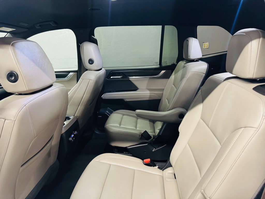 2024 GMC Acadia Image 8