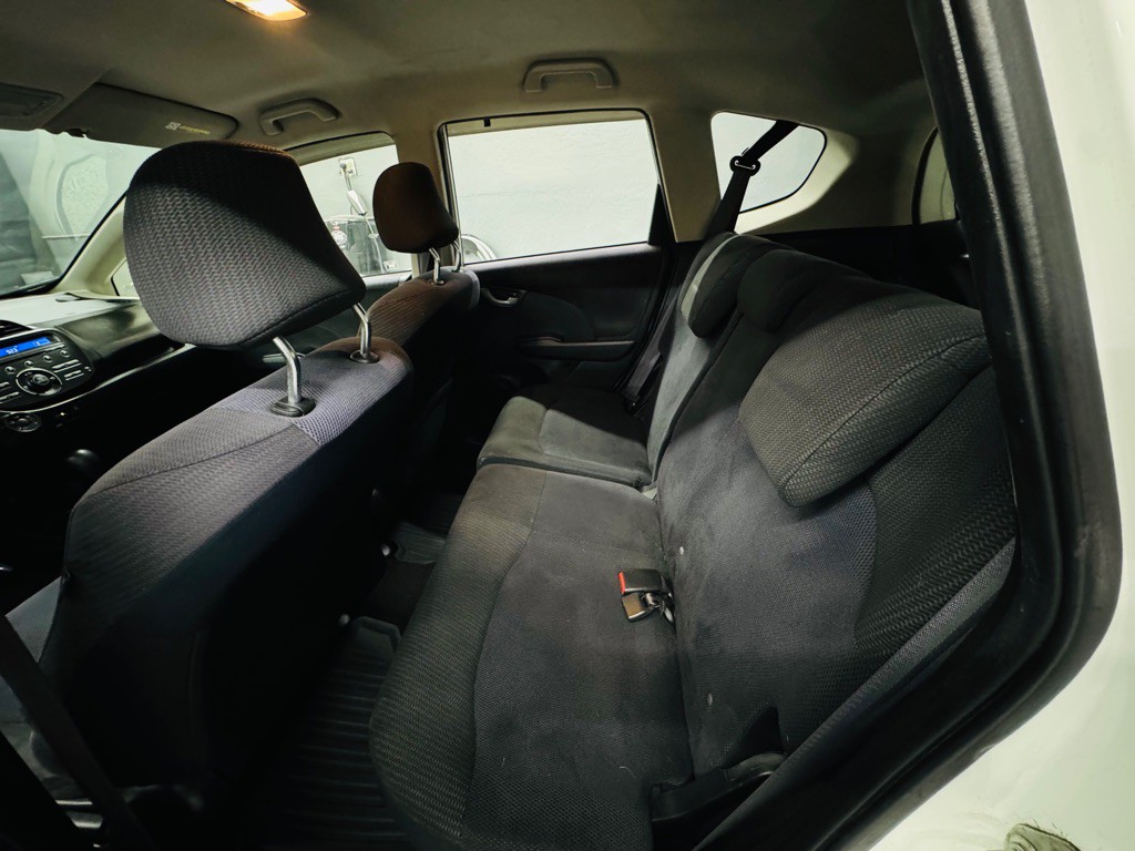 2013 Honda Fit Image 6
