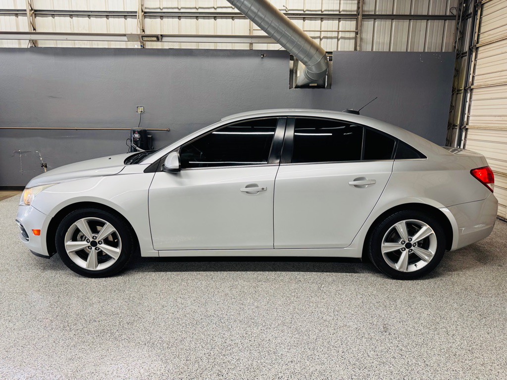 2016 Chevrolet Cruze Image 2