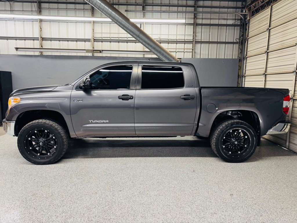 2017 Toyota Tundra Image 2