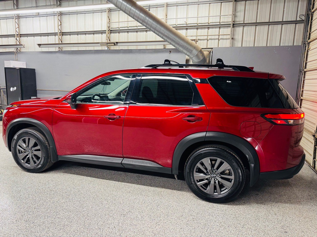 2022 Nissan Pathfinder Image 3