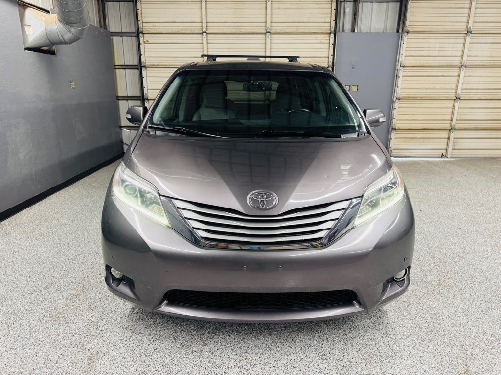 2016 Toyota Sienna Image 5