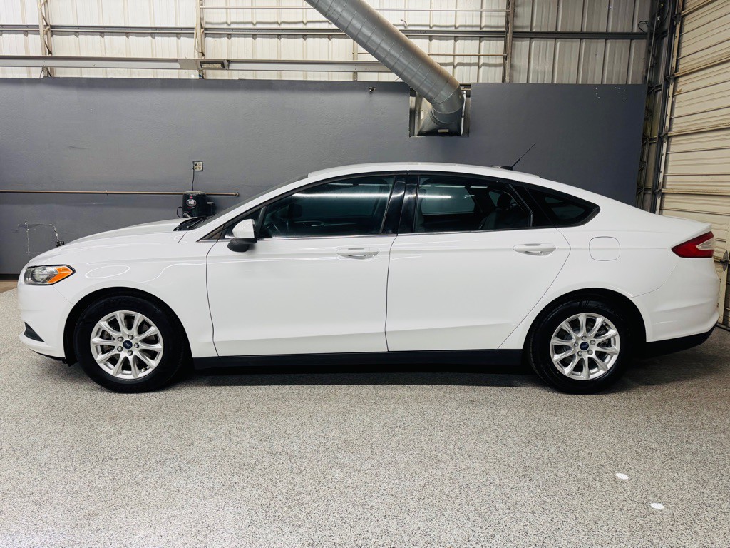 2016 Ford Fusion Image 2