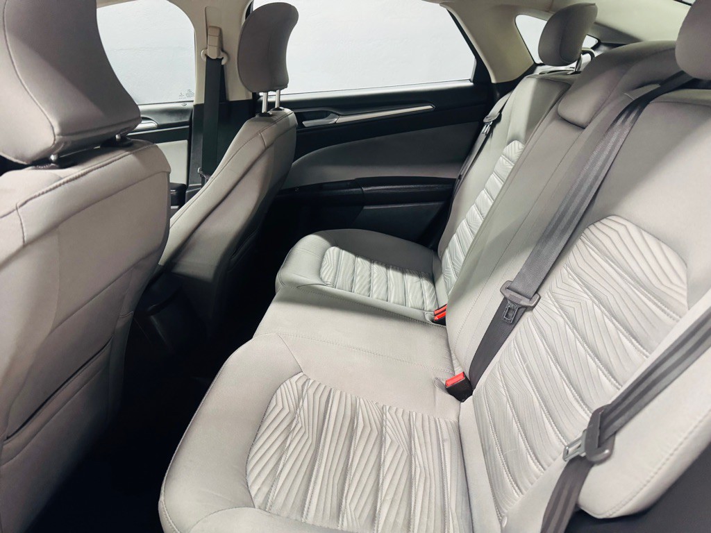 2016 Ford Fusion Image 8