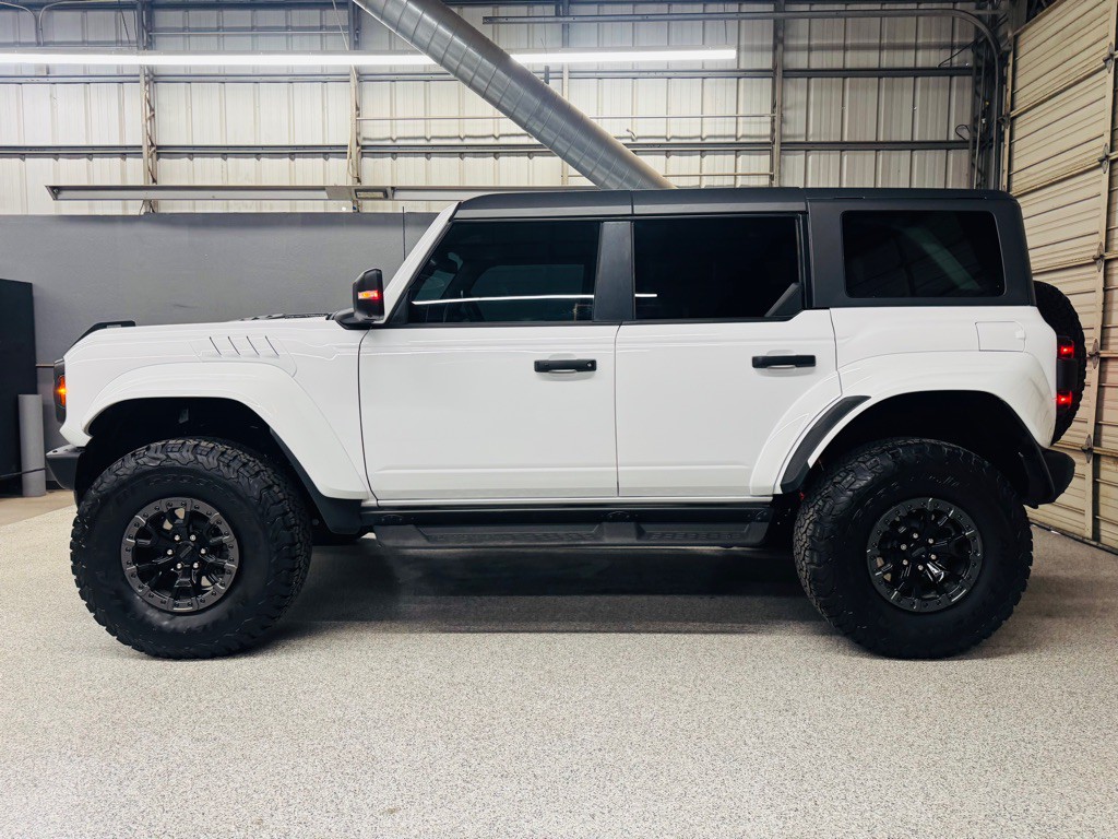 2024 Ford Bronco Image 2