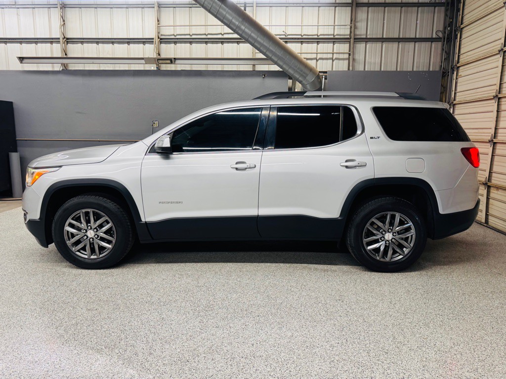 2017 GMC Acadia Image 2