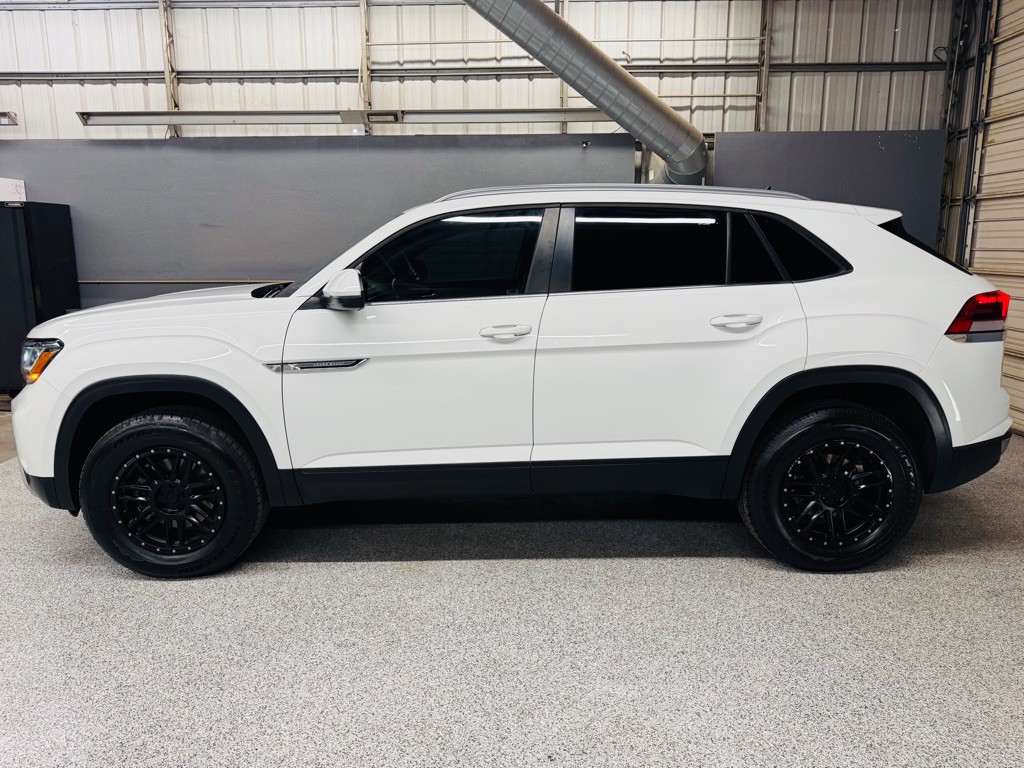 2020 Volkswagen Atlas Cross Sport Image 2