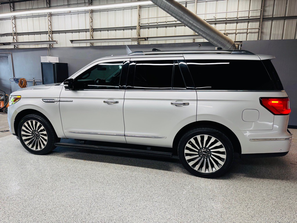 2019 Lincoln Navigator Image 3