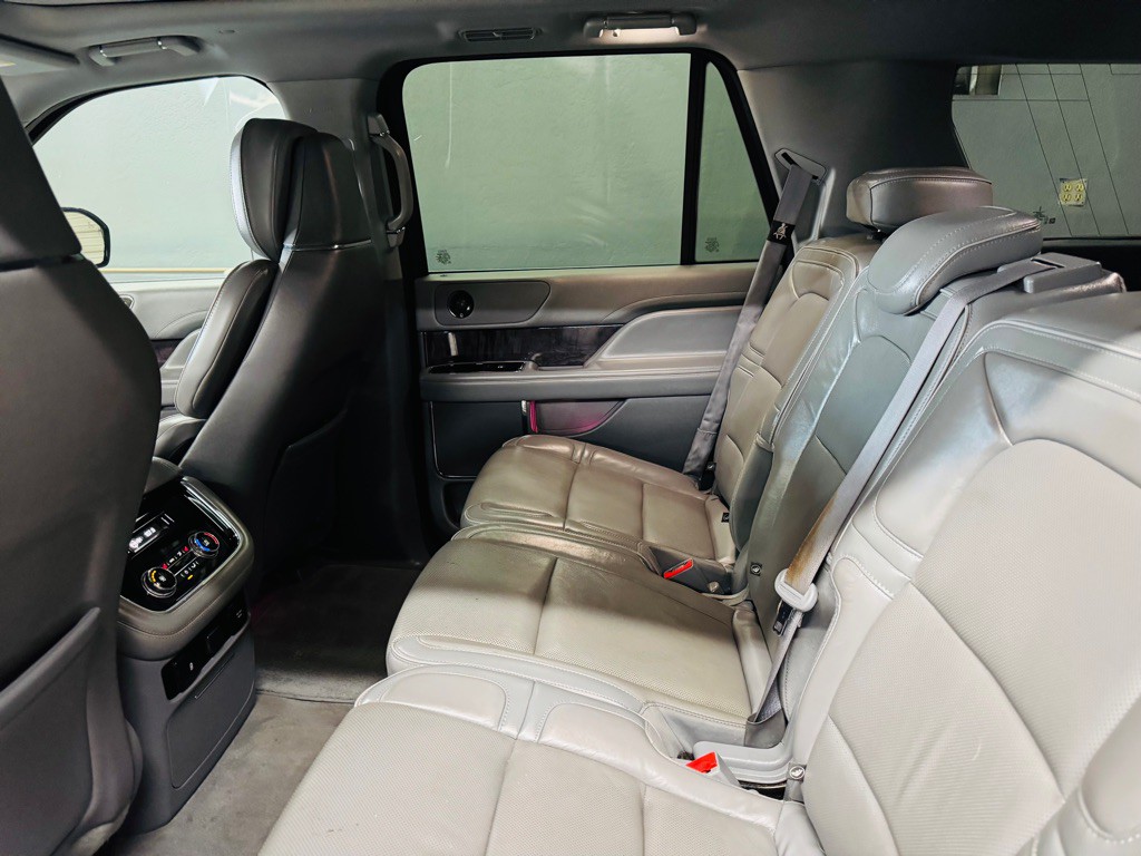2019 Lincoln Navigator Image 8